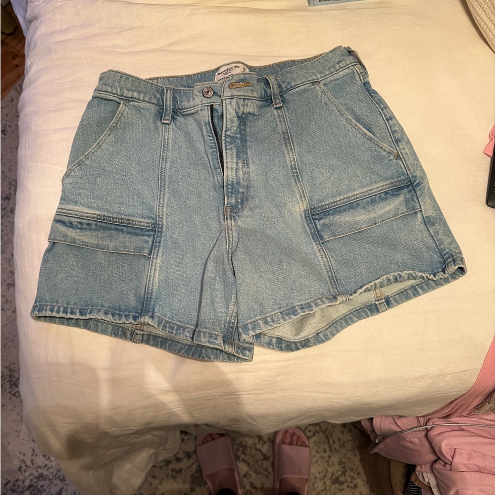 Abercrombie & Fitch Light Wash Jean Shorts - Picture 2 of 4